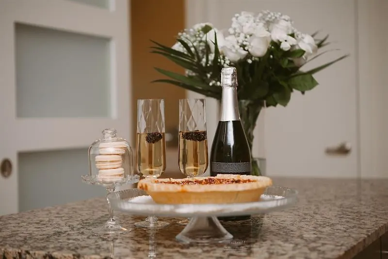 The Maple Boutique Suites Vr Toronto
